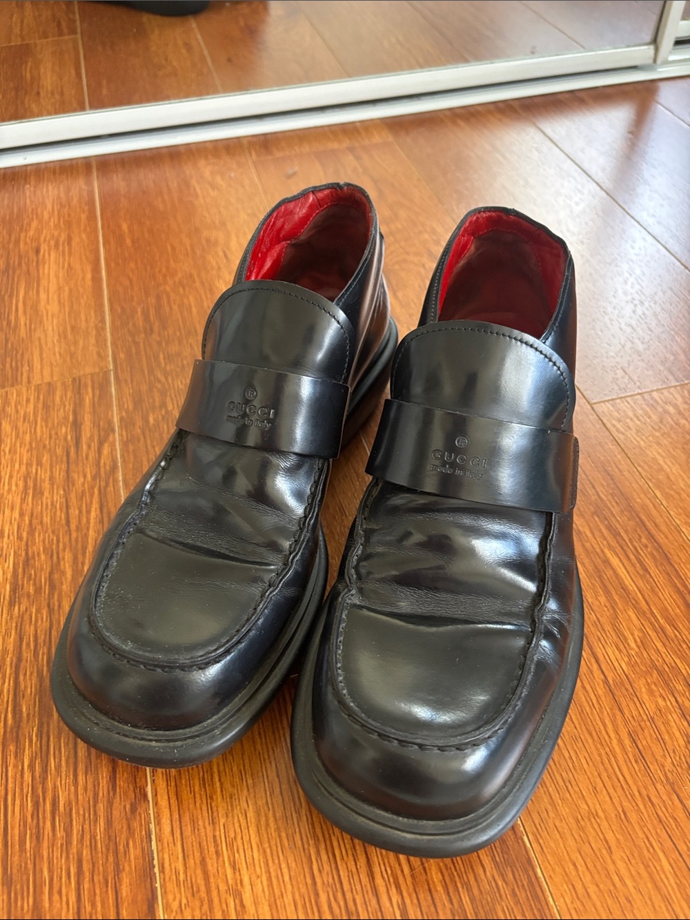 Vintage Gucci Black Leather Loafers – Size 7.5